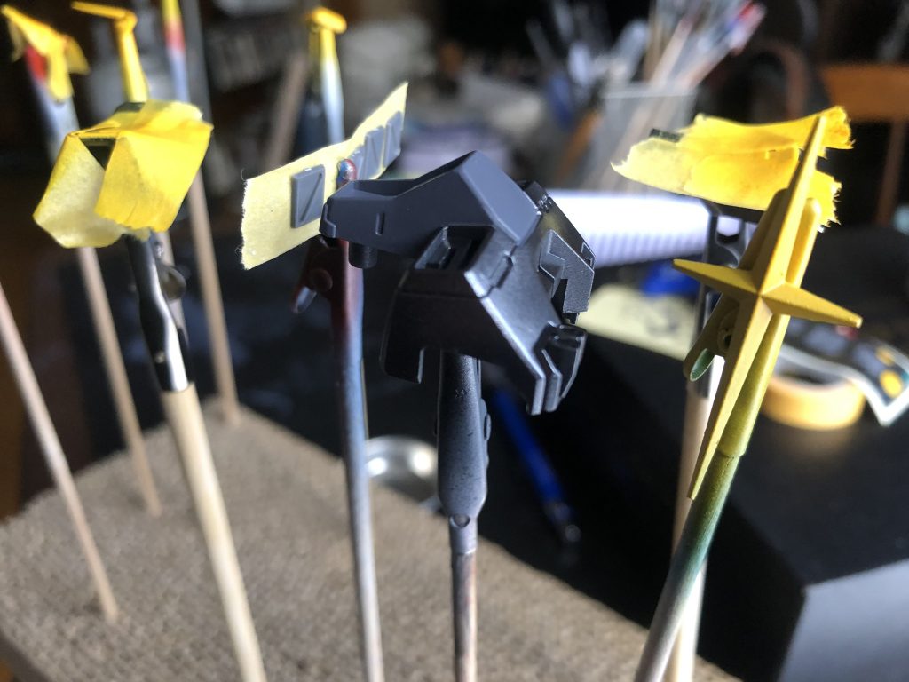 塗料:メカサフ各種　クレオス　マルーン　水性焼鉄色ガイア　フレームメタリックガンダムマーカー　シャインシルバー　イエロー　ゴールド　ガンメタル