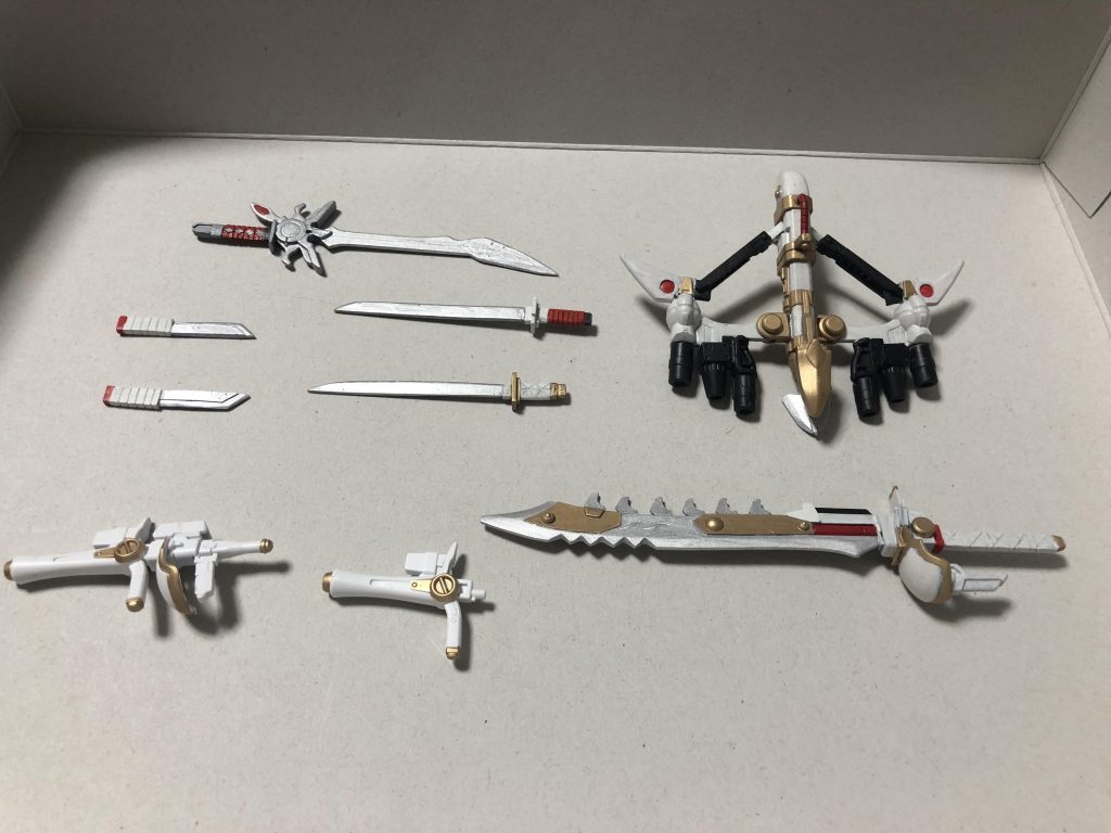 制作途中の時のですが、画像の武器は基本装備してます。