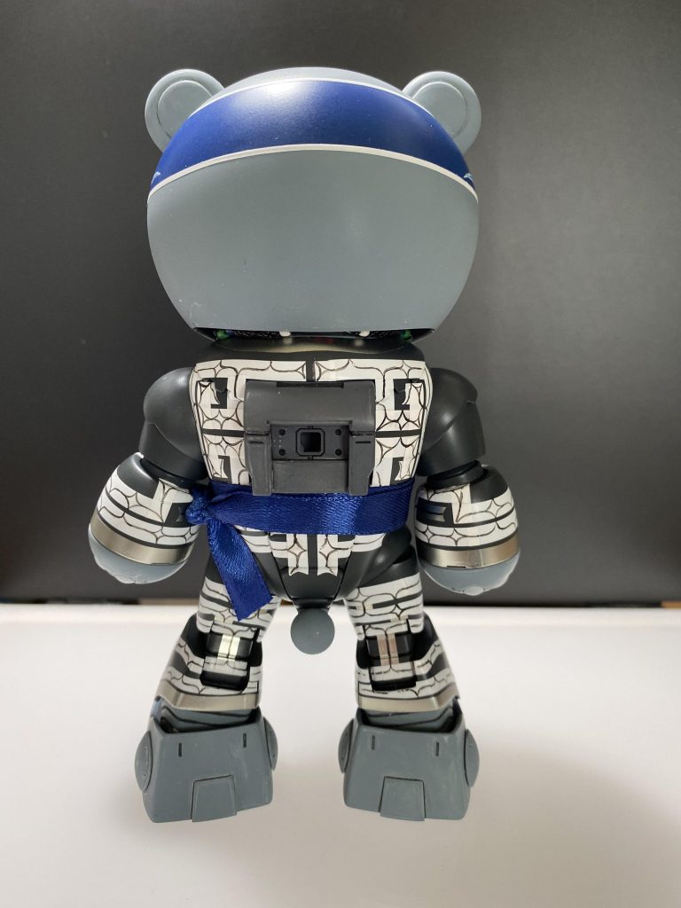 体のシルバーラインはハセガワのチタンフィニッシュを使用しています。