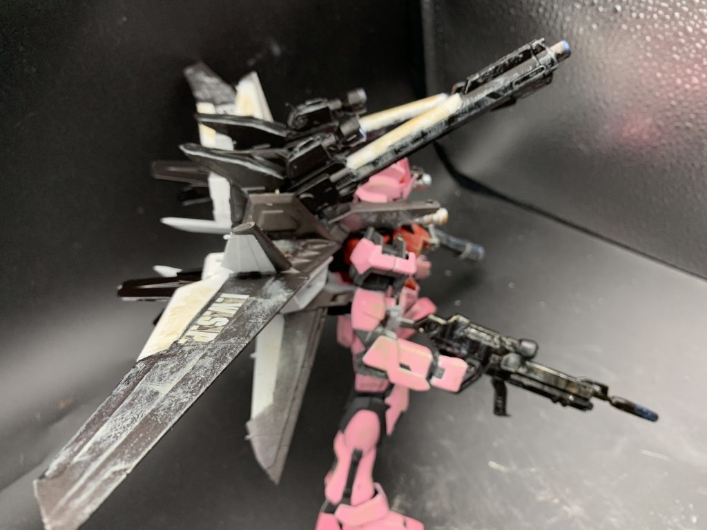 シールを貼って、デッキタンでドライブラシをかけてみましたのだ