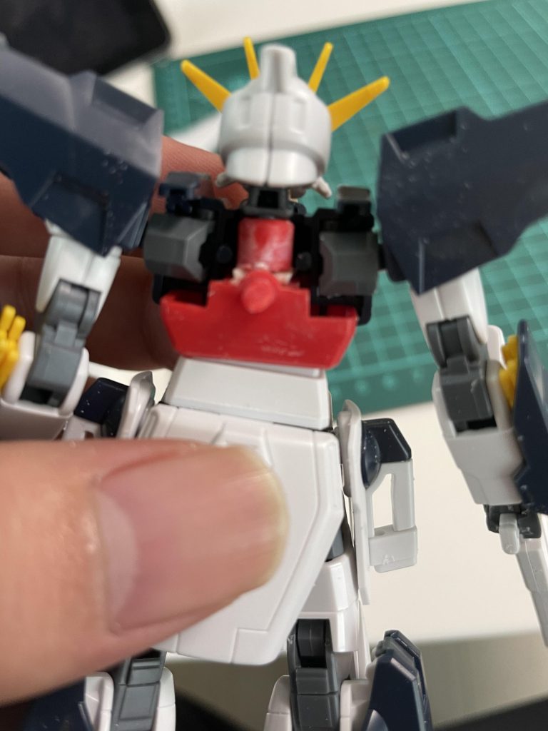 首と個室はプラ板で延長、両方とも簡単に延長できました。