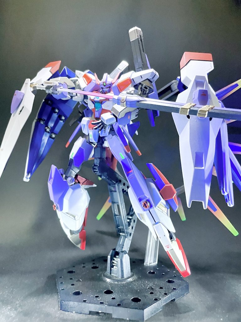 お気に入りのショットです。鞘は腕部に装着可能。