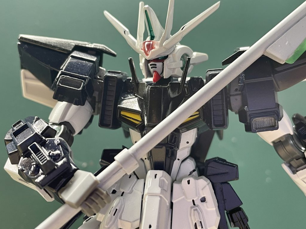 頭部はジェミナスをメインにして、両サイドとアンテナの一部をダブルオーのパーツを使ってます。