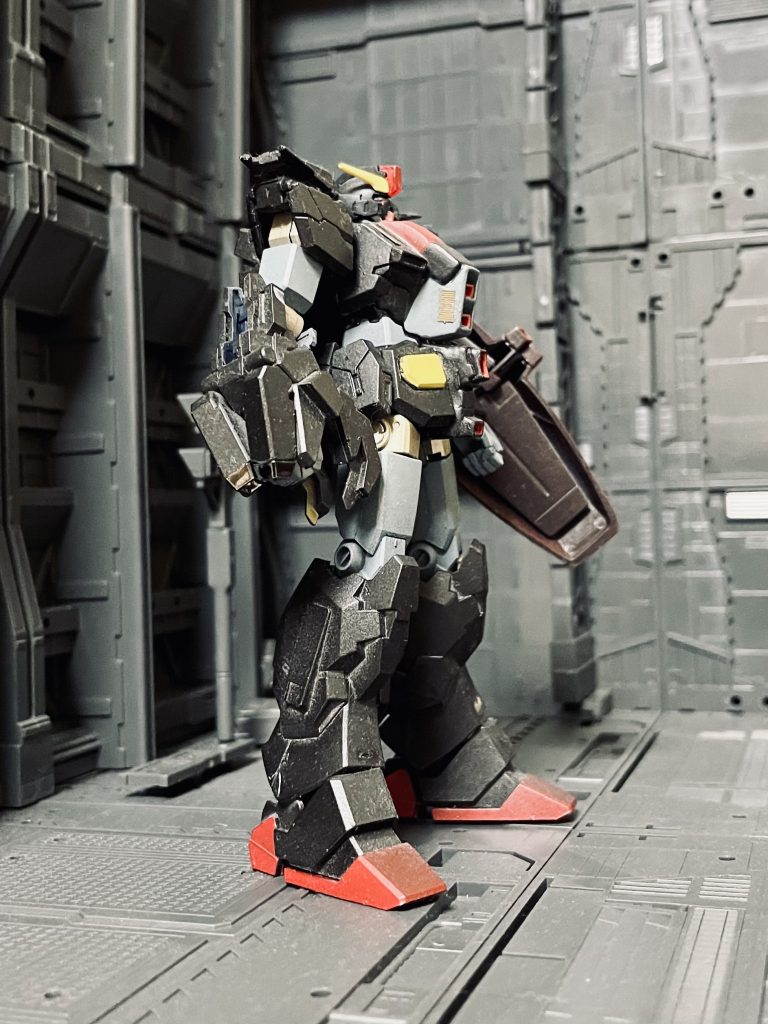 流石にこのサイズで5本指メガ粒子砲を作るスキルは無く、ZZ見たいにダブルビームライフルを装備する方向性になりました