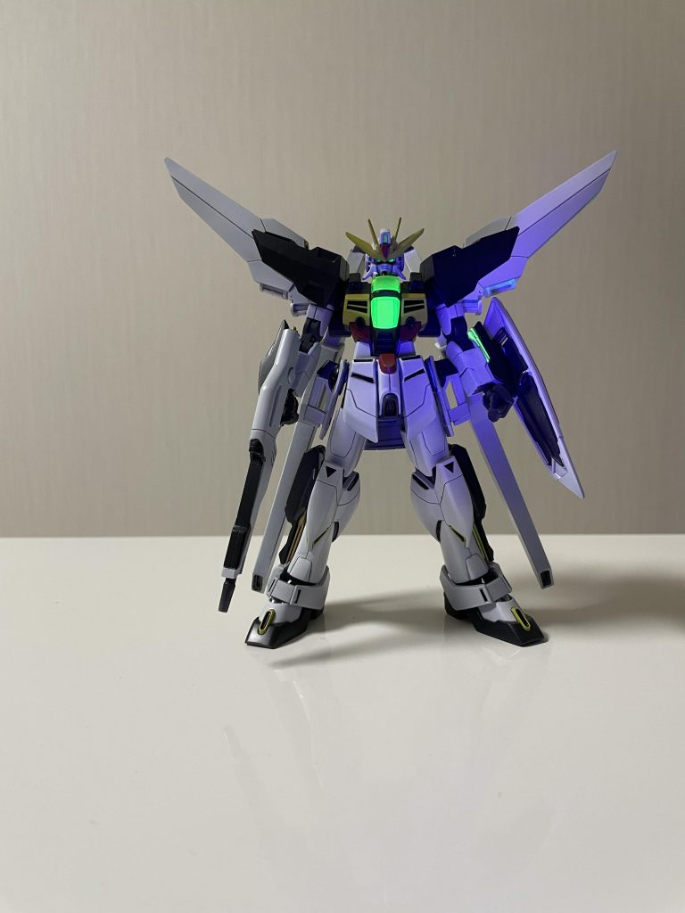 蛍光塗料で一部光ります。