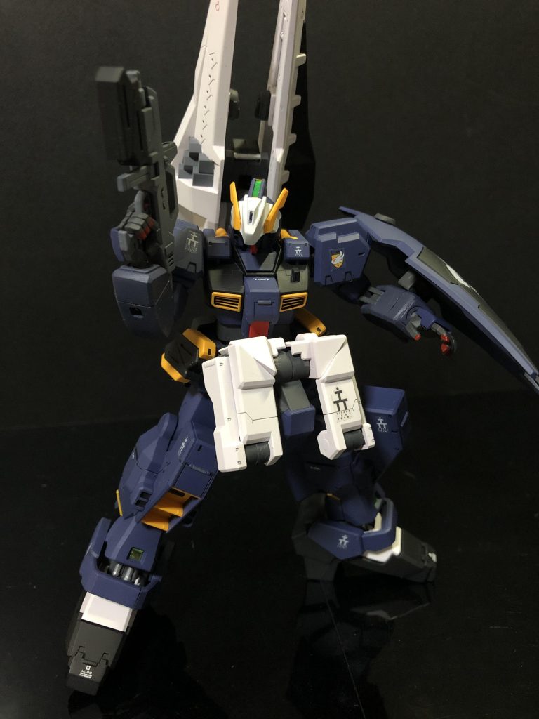 全体的にゴツいわりには結構動きます。