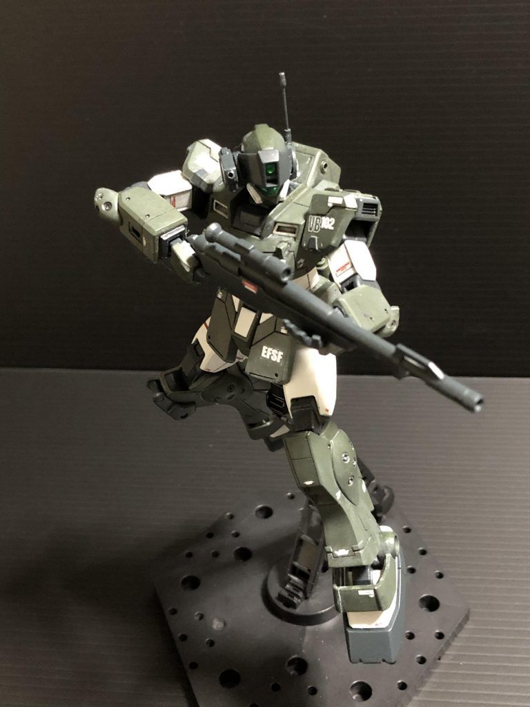 機体色繋がりでMGのジムスナイパーカスタムのパッケージアート風のポーズ