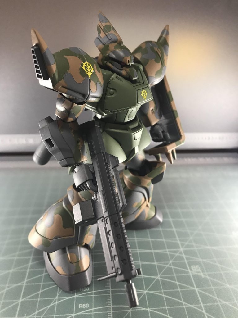 一機目は境界戦記の機体の武器がエイリアン2のM41Aパルスライフルに何となく似ていると思い製作始めました。で、迷彩も良いなと、考えてつくって見たら意外にしっくり来たので気に入りました。