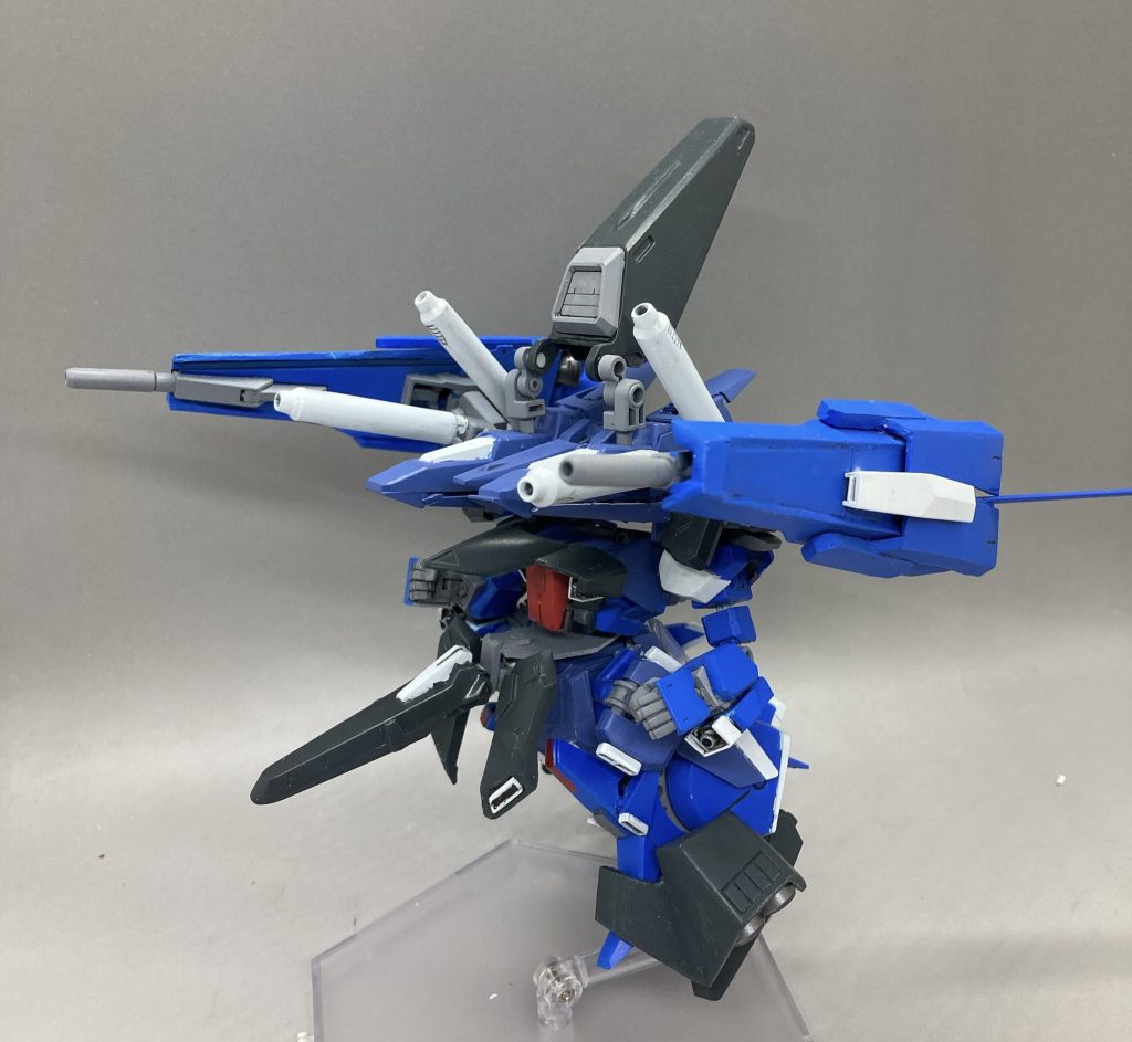 この形態の時は、頭を外せば変形できます。