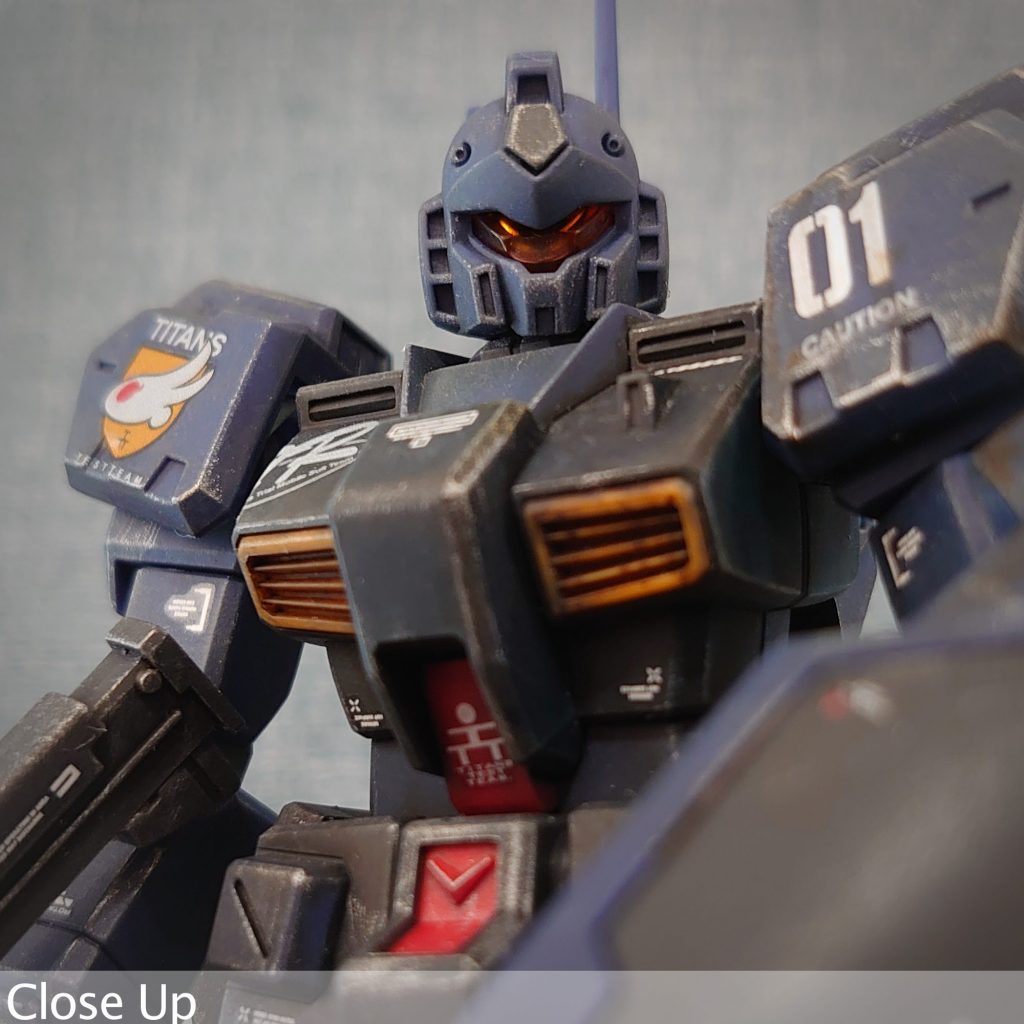 正面顔もイケメンセンサー部分は光沢クリアーを吹いています本体はすべてつや消しスプレーで仕上げています