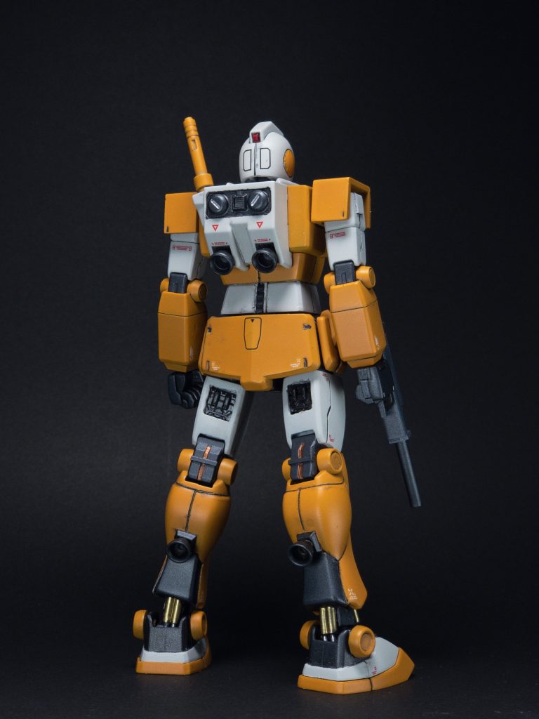 太もも裏のディティールは1/100MSハンドの甲の内部パーツを使用。