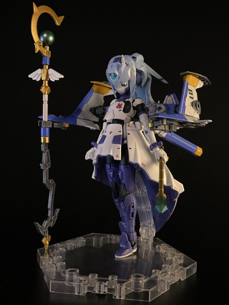 ■サラとBRAINの支援機がドッキングした姿。サラがオフェンスロッドの使用を拒否するため支援機側のサブアームで操作することが多い