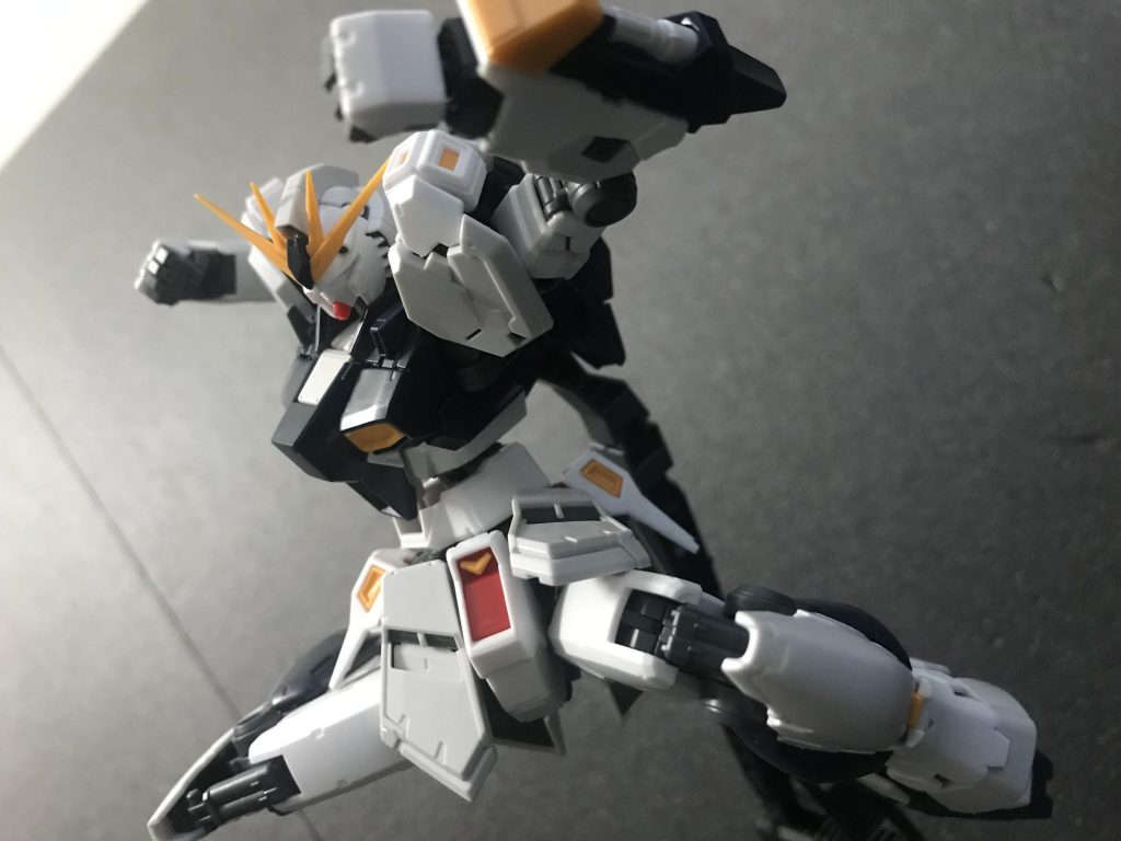 サムネですはいRGνガンダム素組みでも充分過ぎるほど楽しめるキットですね！では！ご観覧ありがとうございました！！