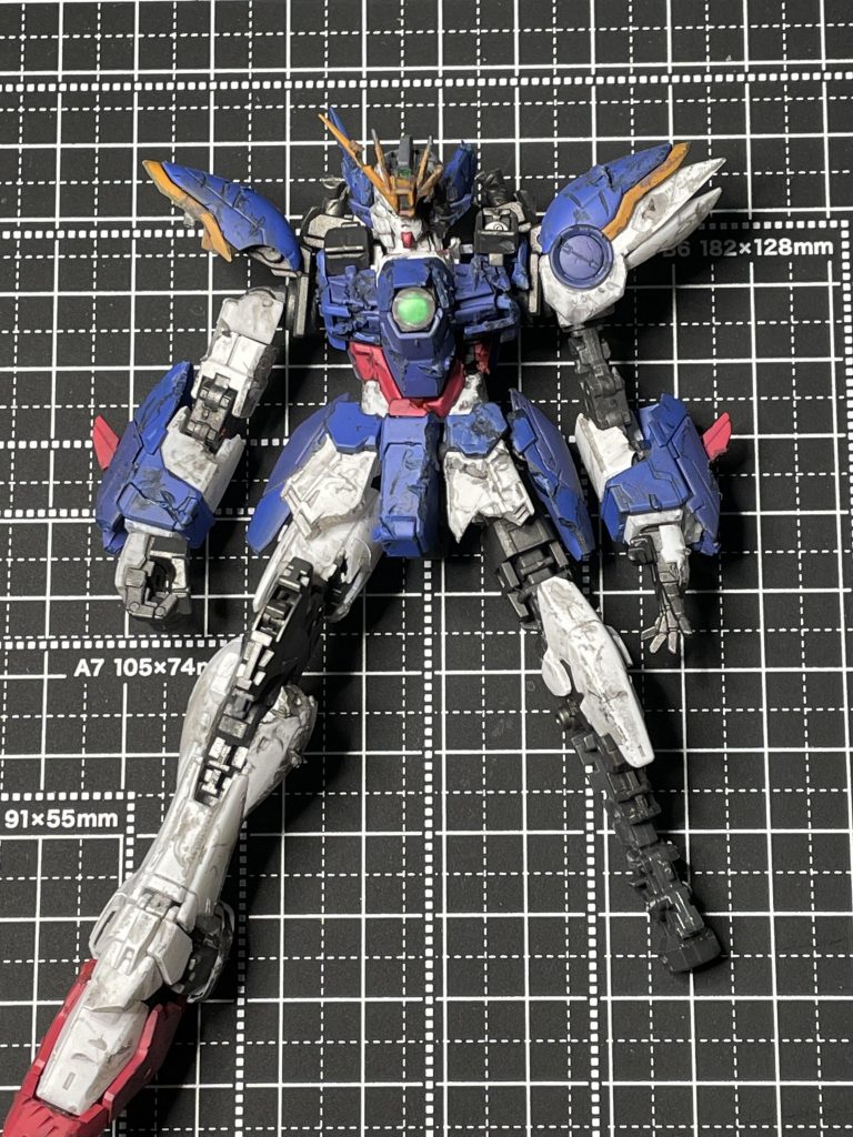 ウイングゼロはRGを利用。汚し・ダメージ表現は難しいですね。単に汚くなっただけのような。