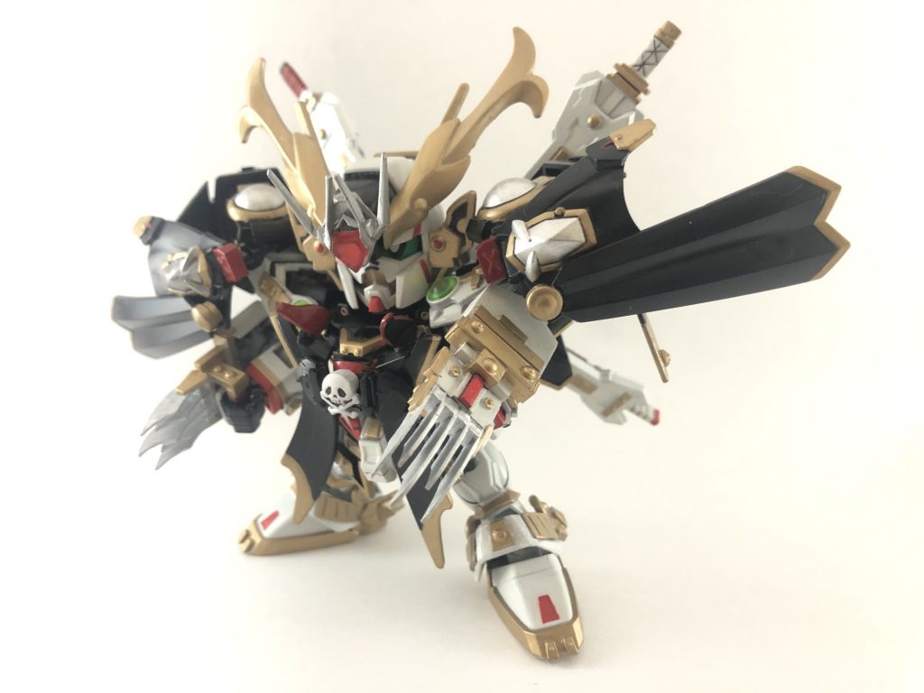 口が開口するギミックも活かして、肩の側面に付いてる手甲も装備出来るようにしました。