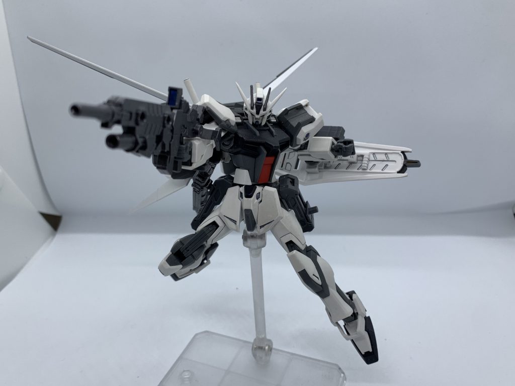 こんな作品を最後まで見ていただいてありがとうございました。HGCEストライク自体が安くて出来のいいキットなのでよほどではない限りカッコよく見えますね聞くところによるとバンダイ社員の9割がナチュラルだそうなのでこれからも連合機体を出し続けて欲しいですね蒼き正常なる世界のために