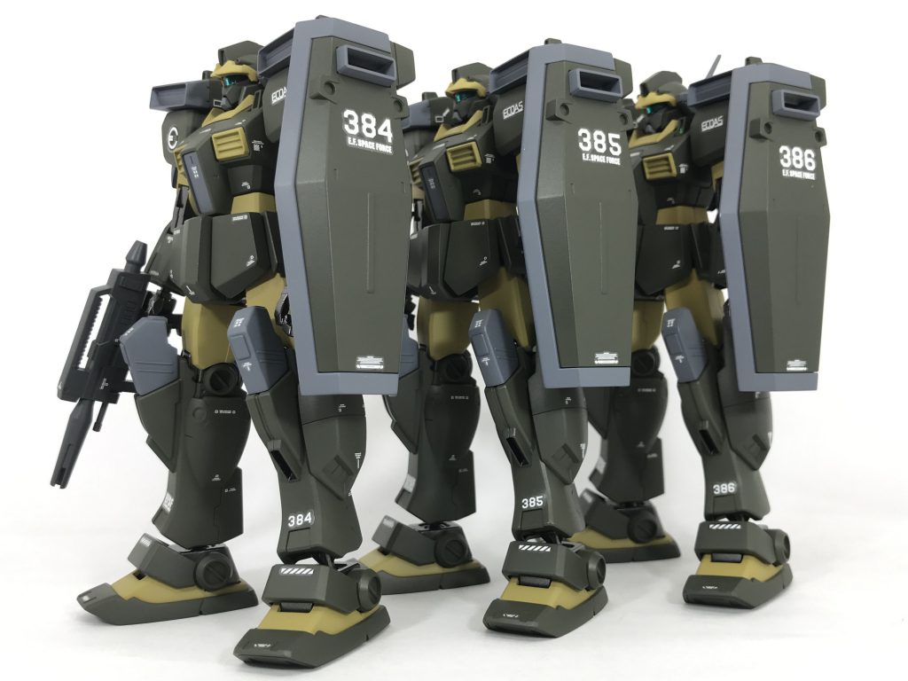 恒例の機体No.横並びショットです。今回は左脚脛にも機体No.を入れてみました。