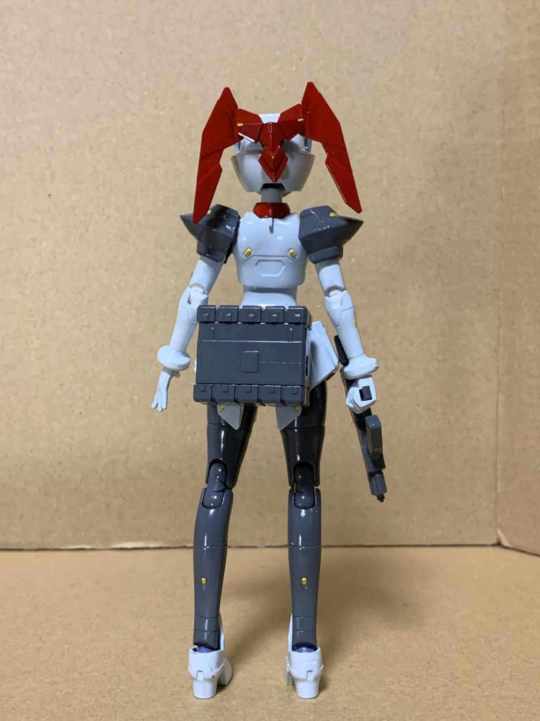 機械兵士M-e型[解説]WARESが医療機関で使用する為に開発した医療機器としての機械兵士。身体能力も常人の1.5倍程度の膂力に設定され、戦闘用プログラムなど入っていない為、戦闘能力は全くの皆無である。開発はWARES結成後すぐに始まり、以降、旧人類が滅びるまで、その後の新人類の科学排斥が起こるまで運用されている。