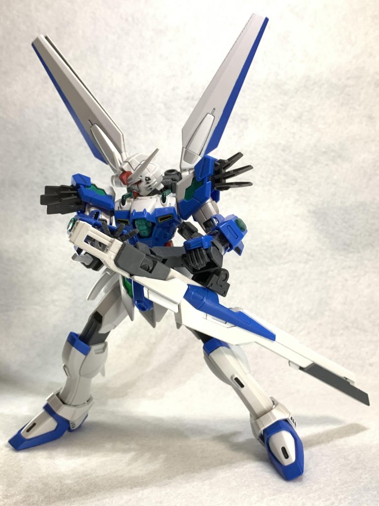 抜刀ポーズ。グリップの可動域を増やしたことである程度自由に動かせるようになりました。