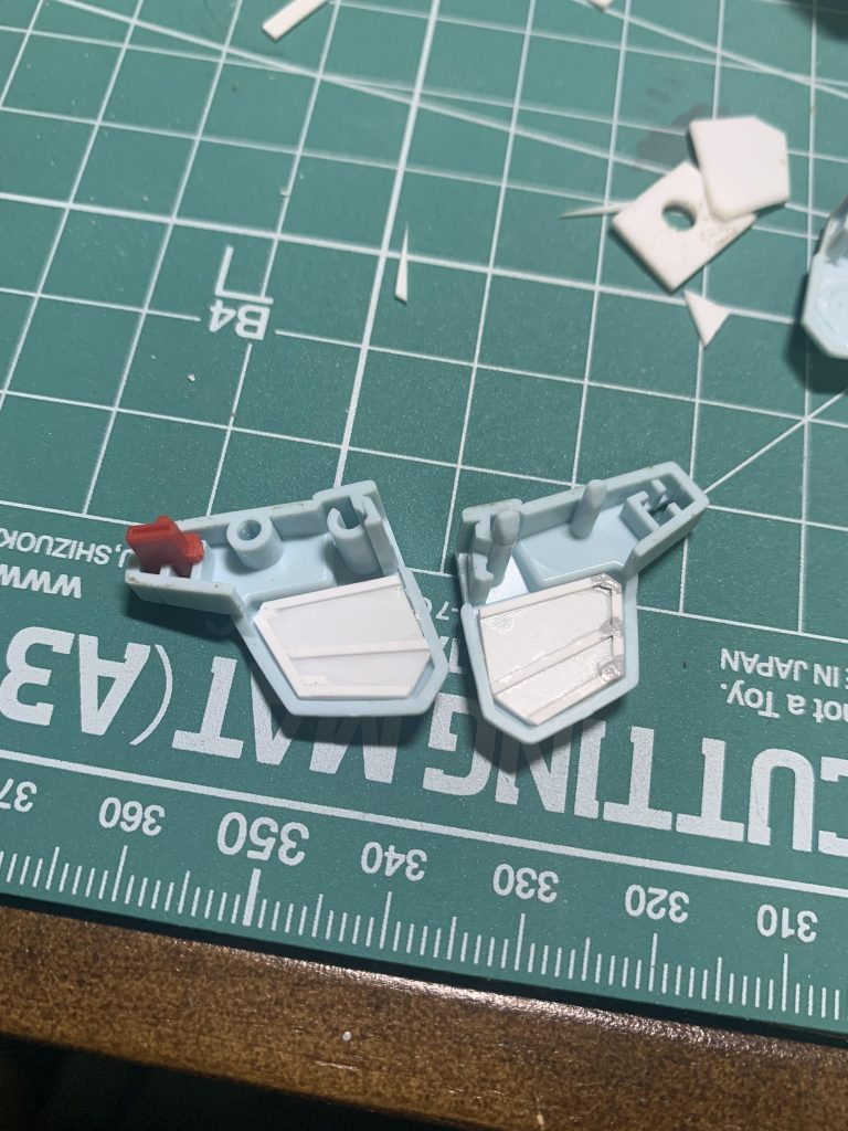 肩、リアアーマーの裏にトラスを入れてあります。