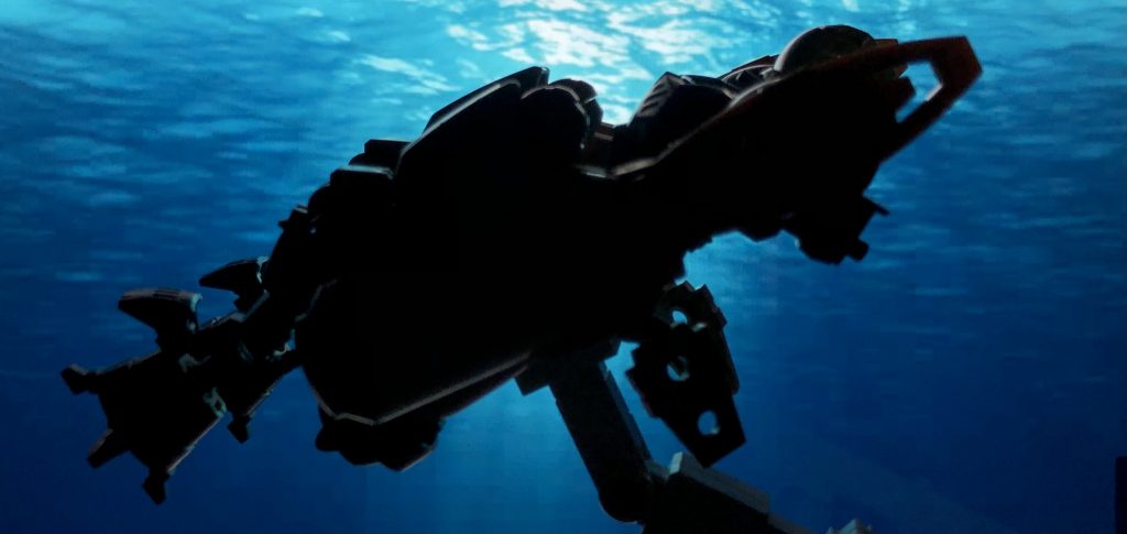 コーン...コーン...コーン...「こちらフロッグ1。作戦どおりxx堡礁よりxxビーチへ進行。これより偵察上陸を行う」