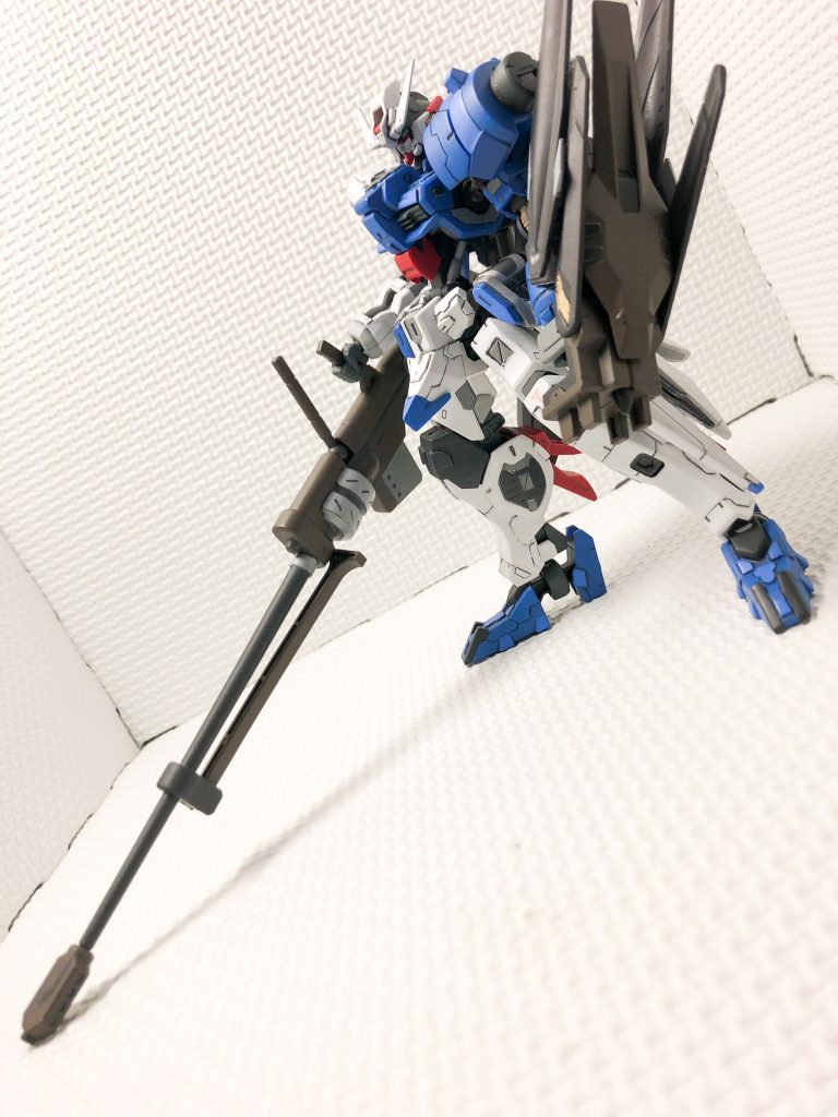 アスタロトの立ち姿です。アスタロトは、どの形態でも顔が格好よくてお気に入りです。作り込んでいくと手間が掛かりましたが、出来上がってみると良いものだなと思いました。