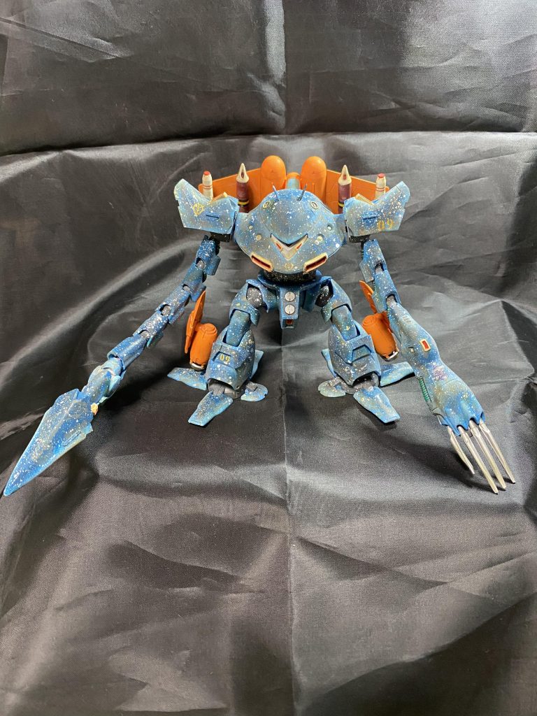 正面全景!片腕を鋏にするということで最初からアンシンメトリィになる前提で製作し始めたので思い切って腕の長さも非対称に。