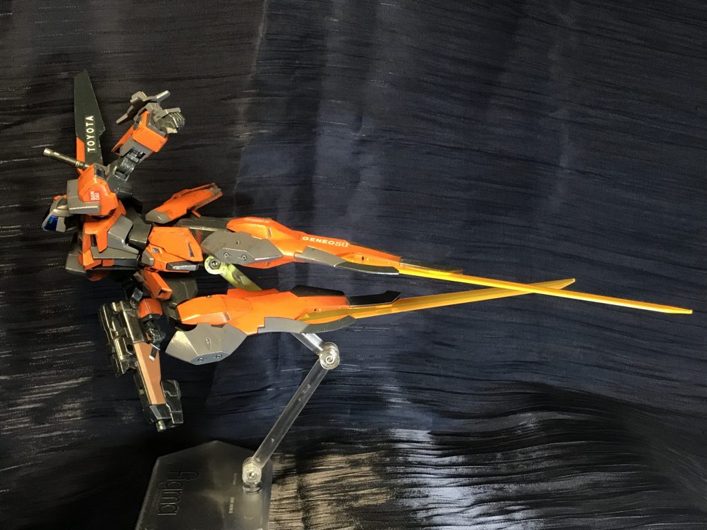 昔の飛行タイプの脚部パーツだから飛行能力高いだろうと思いオークションで即決購入、推進器かと思って稼働させたらビームサーベル発振器だったどうしよう!