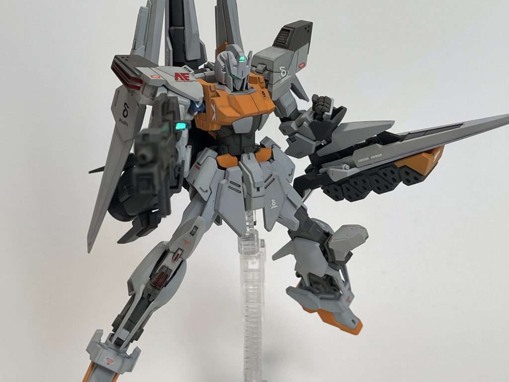 ビームライフルのスコープ部もラピーテープをカットして蛍光塗料で上塗り塗装。