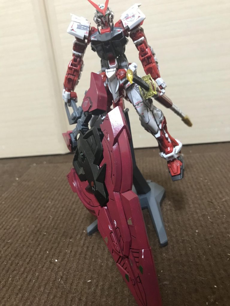 ジオニックソード改ソードフォームジオニックソード改は改造施したがために重量が重くなったので刃の後ろにあるスラスターの推力で回転を加えた斬撃ができるただ、斬るというよりは叩き潰すような武器で、命中率は低い