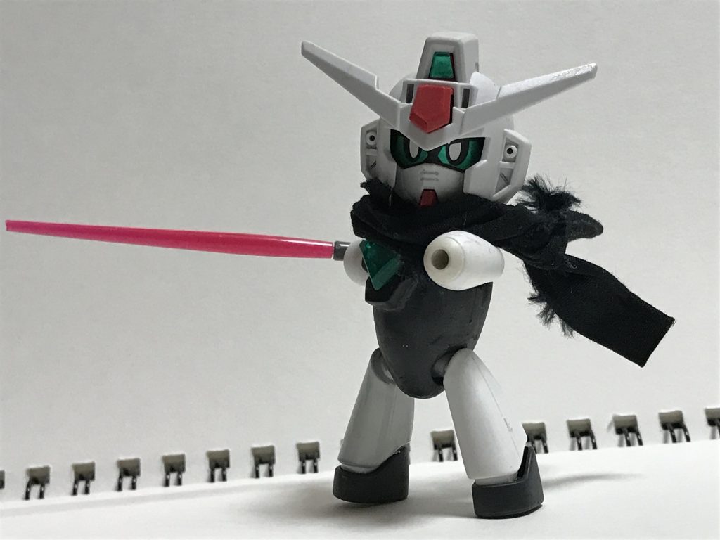 武器はビームサーベルのみ。小さい体を上手く使って懐に飛び込み切りつける!