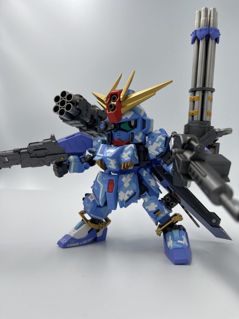 HW装備各種武装に身を包んだヘビーウェポン形態ですまさにTHEコマンドガンダムと言える姿ですね右手にコマンドマグナム左手にコマンドキャノン腕部ガトリング砲左背部のガトリングランチャー右肩部のミサイルランチャー