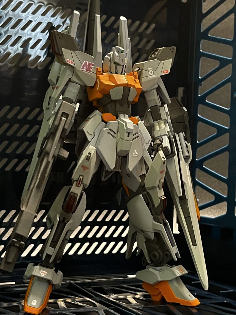 格納庫風。ちと写真がイマイチですね…そのうちまたアナハイム系捏造MSVを作ったらこのカラーで並べたいなと思います