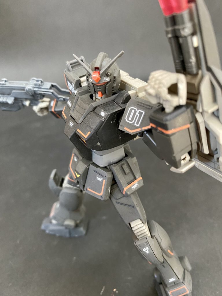 素組みに墨入れ、シャドウ、コートの簡単3ステップ制作です。付属のシールだけで雰囲気バッチリ。