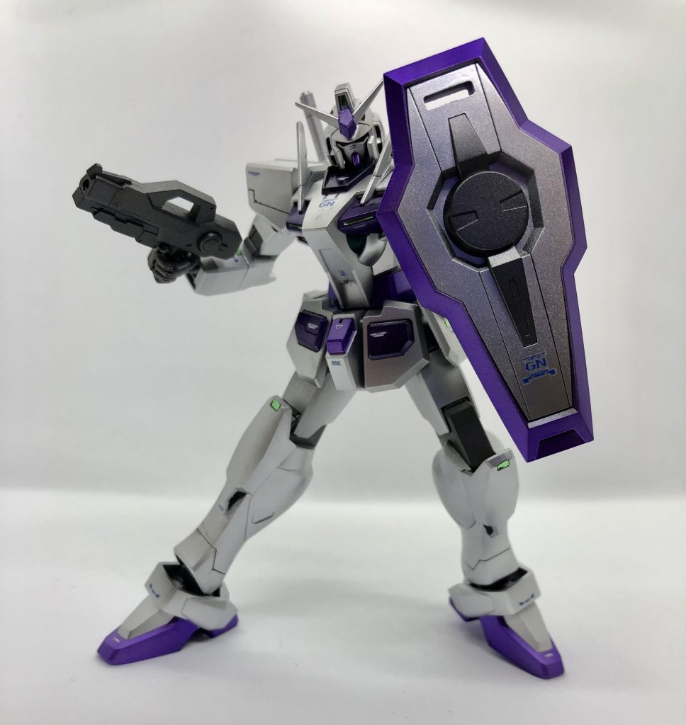 ガンダムシールド構えてのビームガン。ポージングが弱気キャラに見える😅