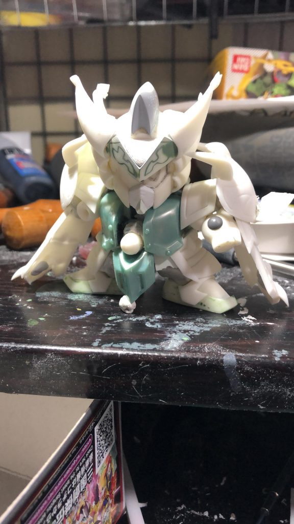 この後にマントをつけるため、上半身はほぼ別物になっています。