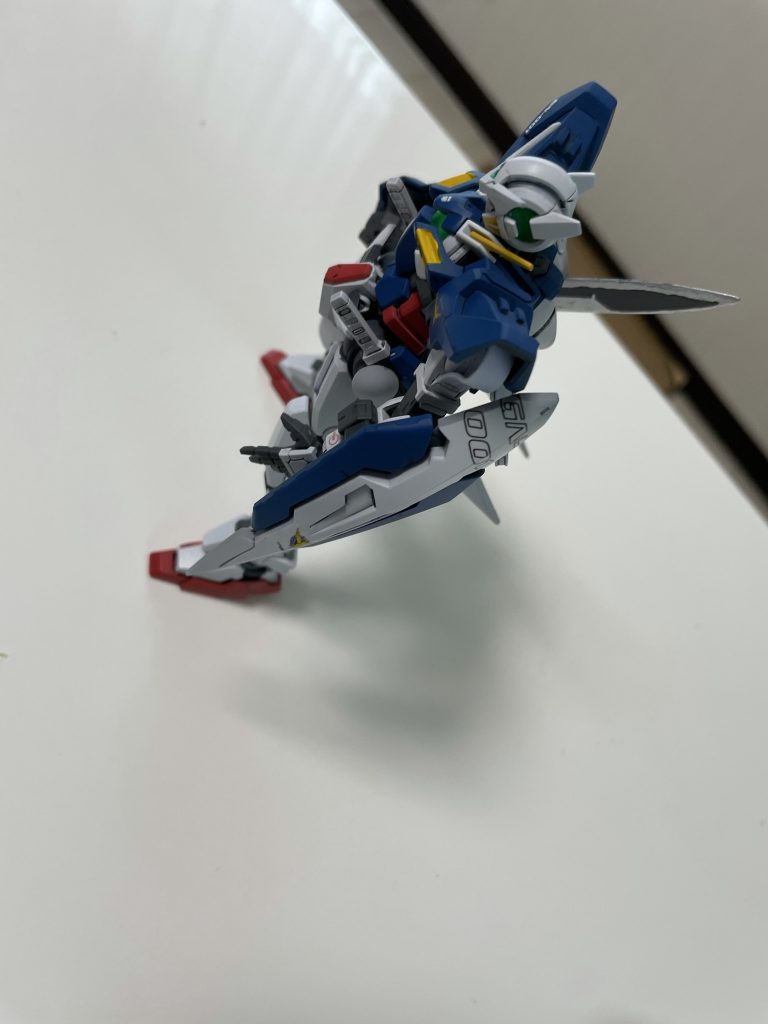 わかりにくいですが肩にモールドを追加しています。