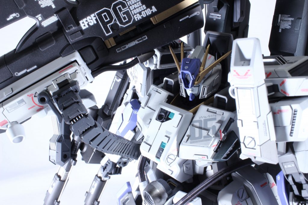 とはいえ、胸の装甲のディテールは諦めたくなかった。デカールは1枚失敗して、気合いで貼りました(๑•̀ㅂ•́)و✧