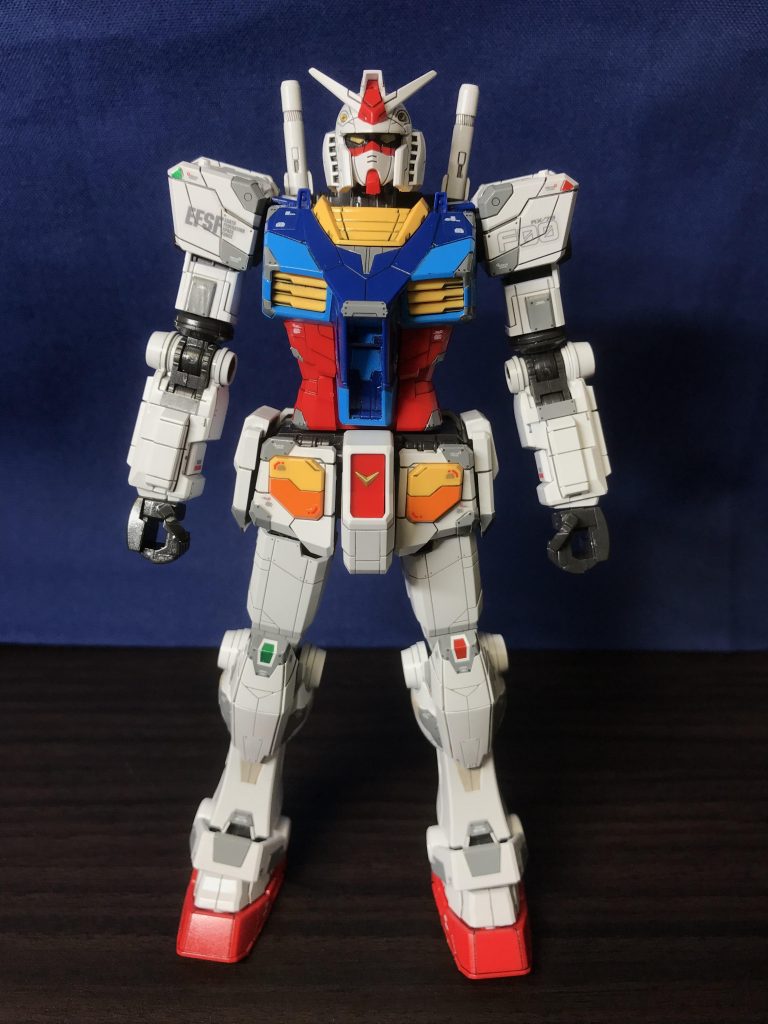 胸部、コクピット周り、頭部バルカン、ツインアイ、腰部、関節周りに部分塗装。