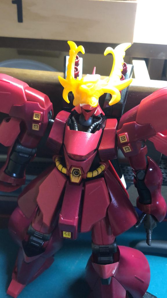 初期は武者風にしようと思ったんですがサイズ感が思ってたより違ったので急遽別の兜…と貂蝉のパーツ見つけてハマると良い感じに！