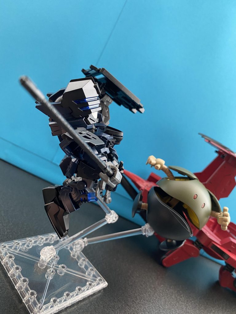 「大事なのは流れだ、力じゃない。水のようになるんだ。」　ハロ単体でもつよい。賞金稼ぎだからな。得意のジークンドーで、賞金首はおろか、警官だってイッパツだ。