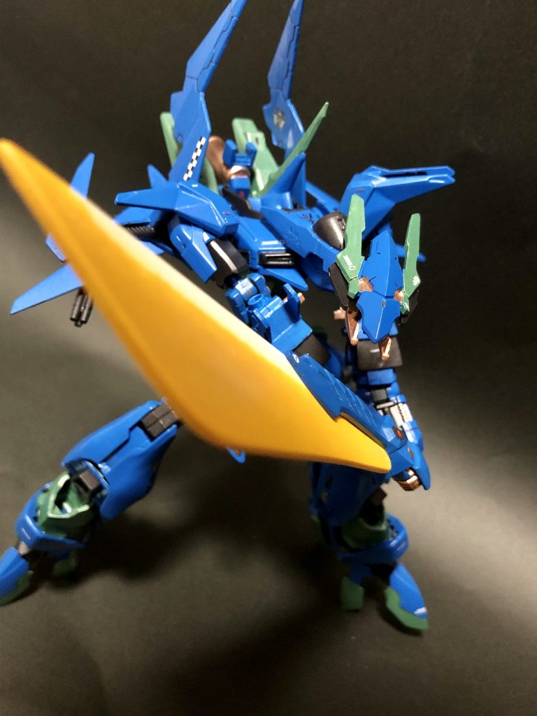 武器のビームファルシオン。青龍刀っぽい大型ビームソードです