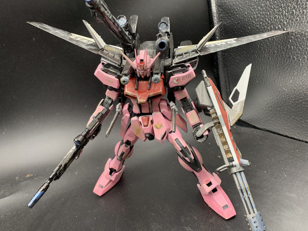 前に失敗作で放置していたストライクルージュIWSPをリペイントして少しウェザリングとデカールを施しましたのだ。自分で見る分にはすごくカッコいいのだ、写真に写す時IWSP邪魔すぎて顔が映らねぇ、ナニコレ感がやばいのだ