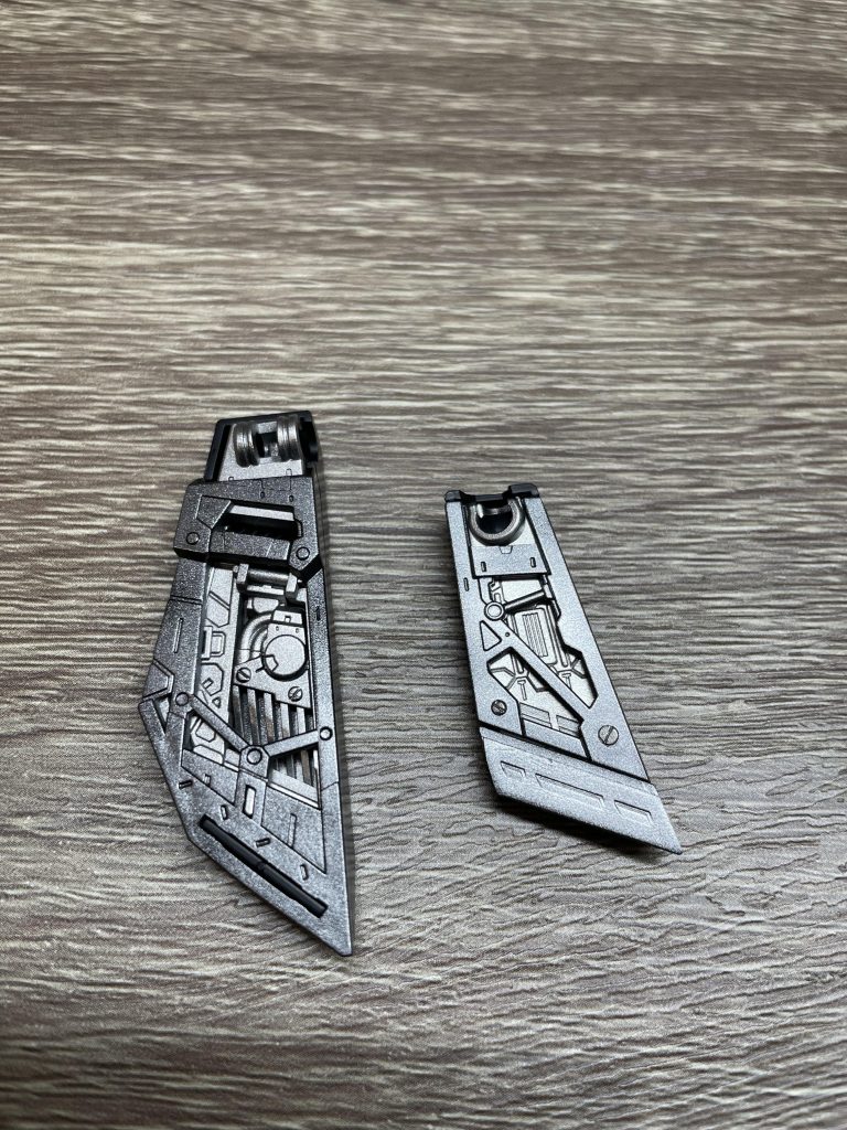 個人的に一番気に入ってるのが腰アーマーの裏打ちの色分けです^ ^メカっぽく見えるので色を変えて良かったです!