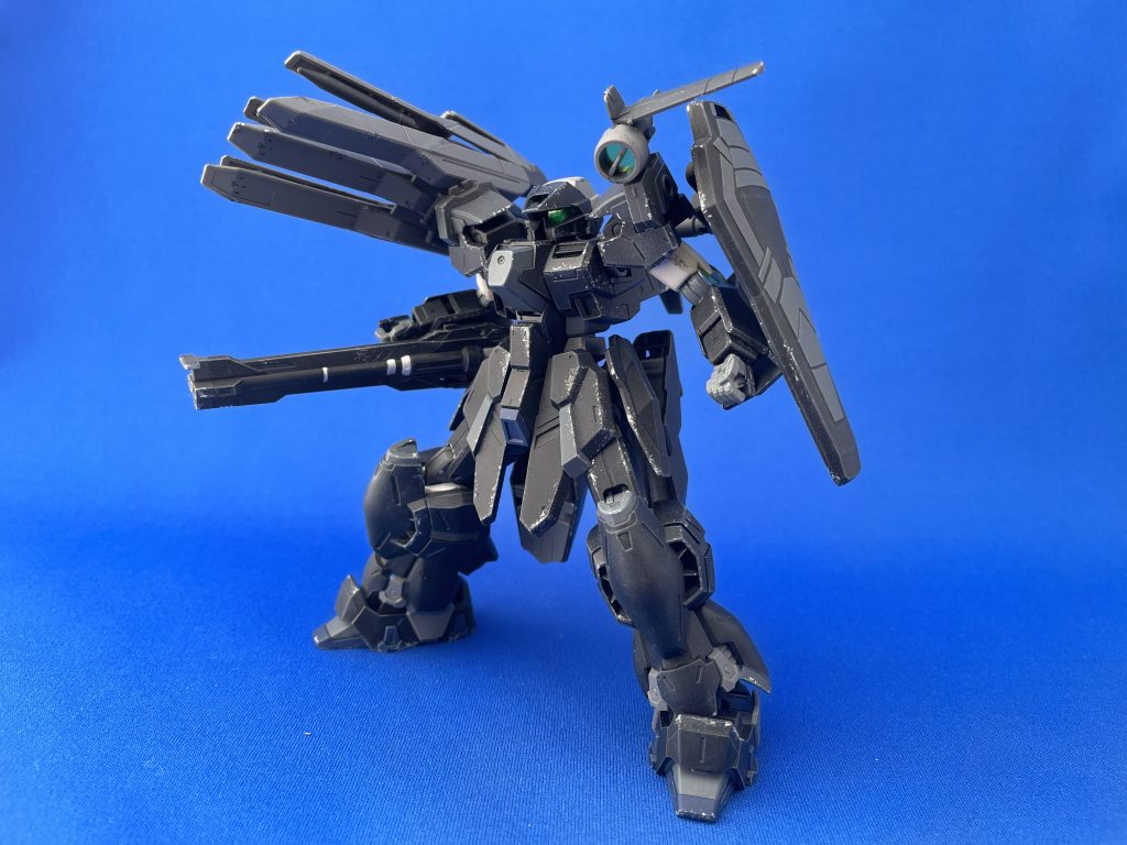 機体名:ヴァーディクトDジェミナス陸戦重装型の胴体と頭部を交換して作成しました。ここたまな雰囲気を出したいなあと初めてのチッピングとドライブラシにも挑戦。