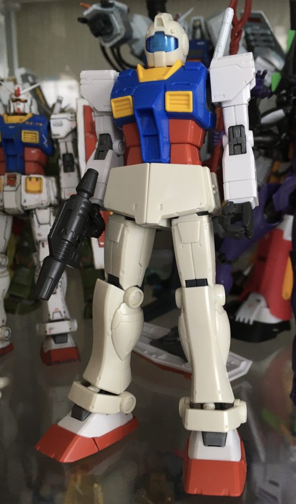 画像のように無改造で組み替えただけです。白はインシグニアホワイト、赤はモンザレッド、バイザーは元がクリアブルーだったのでクリアイエローを吹いてクリアグリーンに変色させてます。