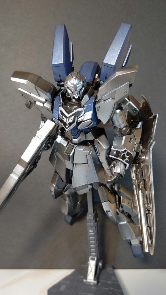 装甲部分に使用した色は三種。ガンクロームガンクローム+ガイアブラックガイアシルバー+ブルーFS15050