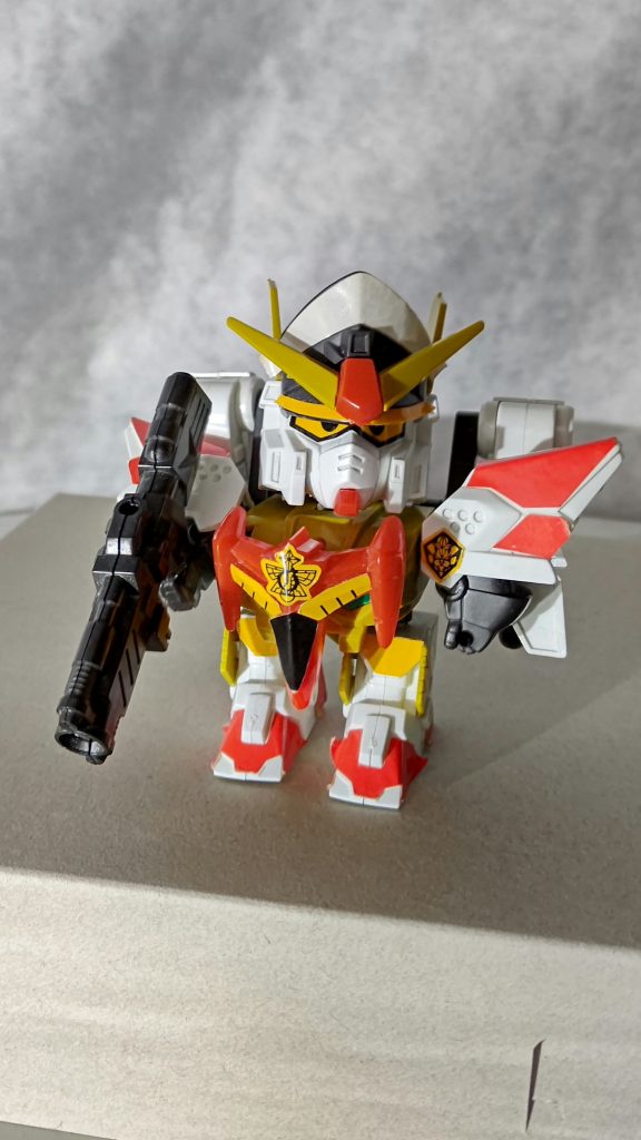 こちらはキャプテンガンダムFF(フリーダムファイター)。G-ARMSにおけるキャプテンガンダムの強化形態です。SDワールドヒーローズでチラッと映る建物のモデル、あの手の小ネタ凄く好きw