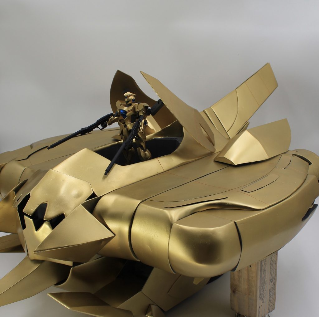 底に磁石を入れているのでアルヴァアロンを立たせることが可能です