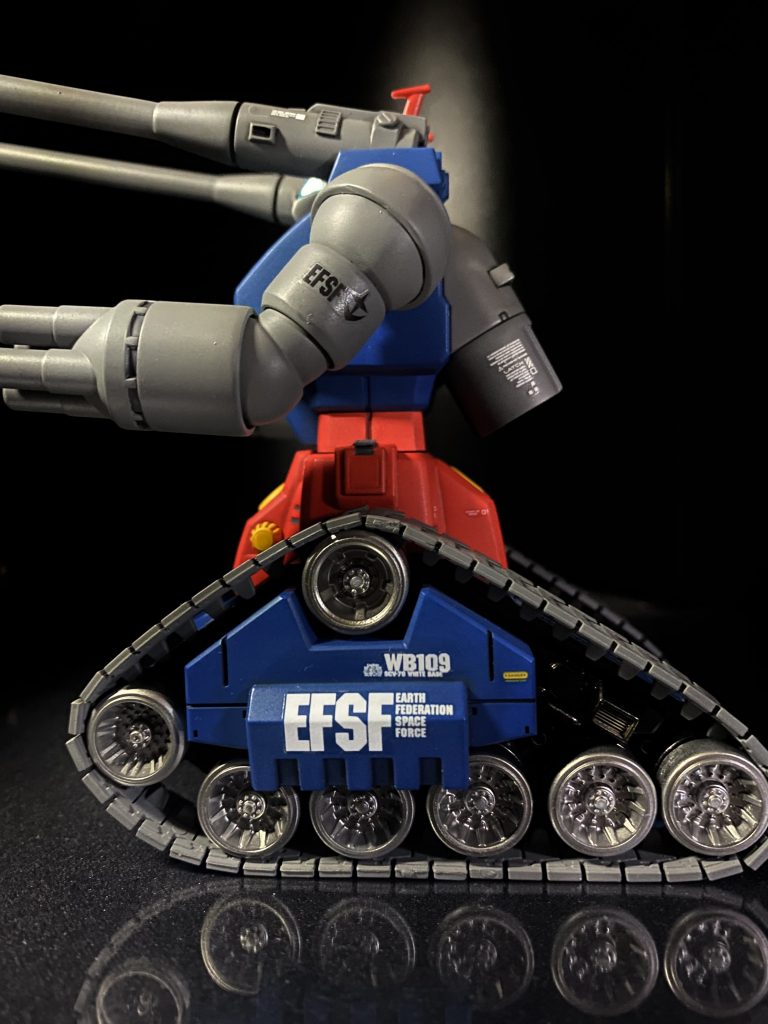 サイドショット。デカ目のEFSFマークがGFFっぽいでしょ?車輪は納車したてという事で、シルバーでアルミホイールっぽく新車のごとくピカピカに。